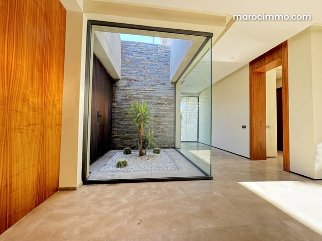 Villa d’Exception à Vendre – Golf Amelkis Marrakech, Piscine Chauffée et Hammam — 3