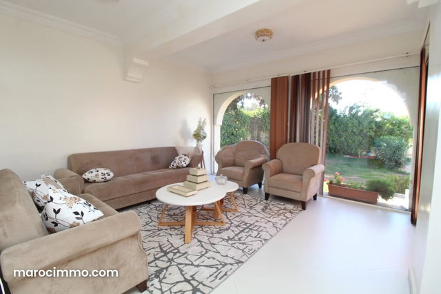 Villa de plain pied avec piscine et jardin — 4