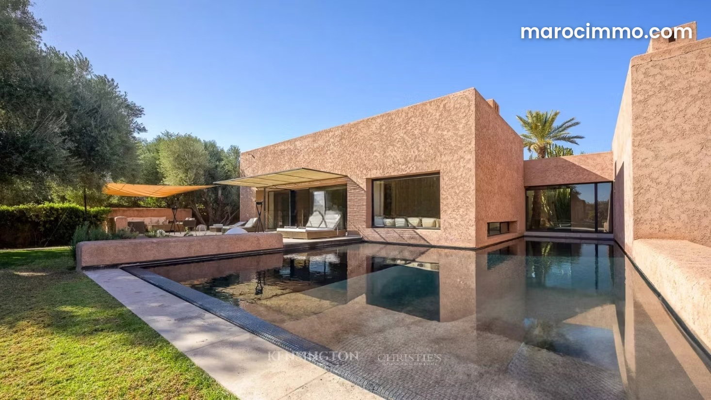 Contemporary 384 m² Villa with Garden and Pool, Marrakech — Marrakesh