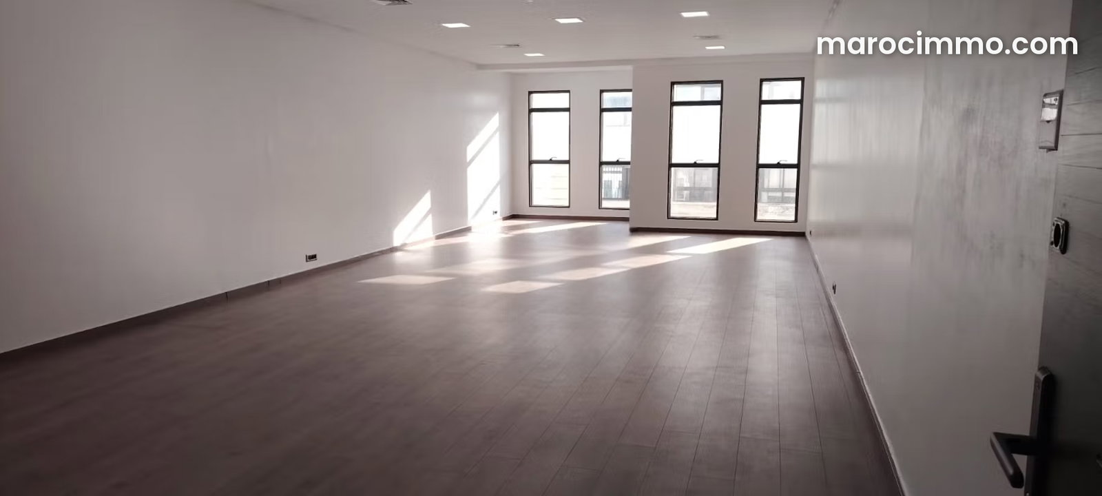 77 sqm office for rent in Palmier, Casablanca, near Abdelmoumen — Casablanca