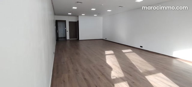 Bureau am֤énagé non equipé de 77m² — 2