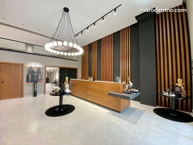Plateau de bureau RDC 350 m² Franceville — 2