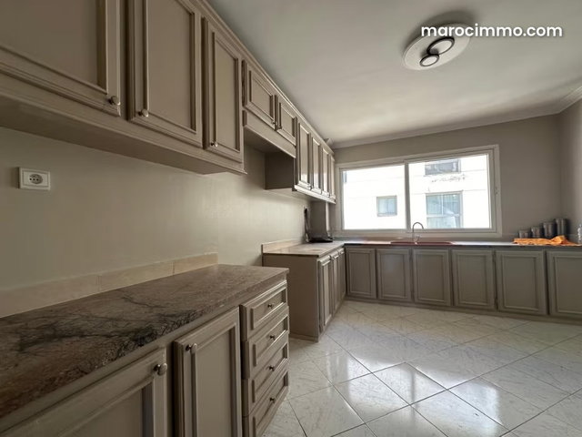 Location d'un appartement à Haut Agdal. Surface de 180 m². Bien meublé — 5