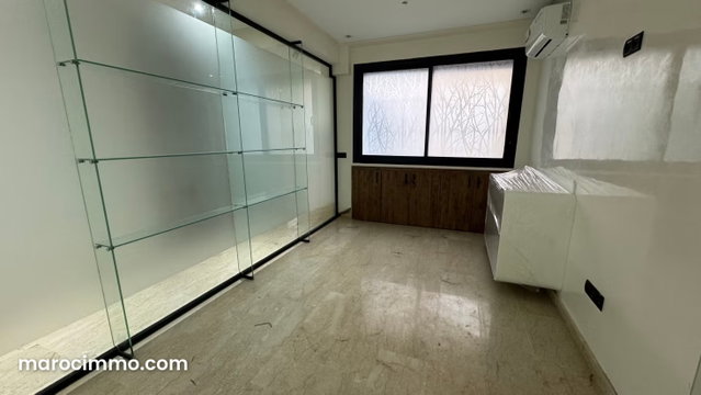 Commercial Space for Sale in Palmier. 190 m² Area — 5