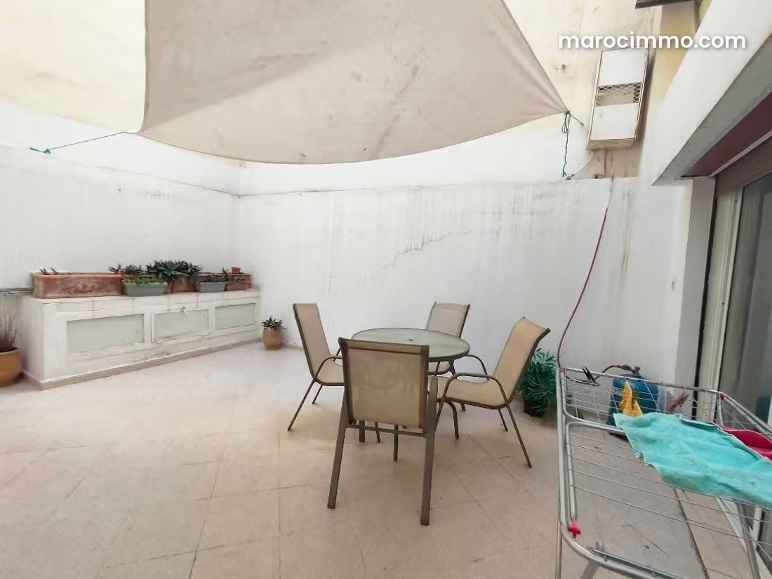 Furnished 2-bedroom apartment with terrace, Maârif Extension — Casablanca