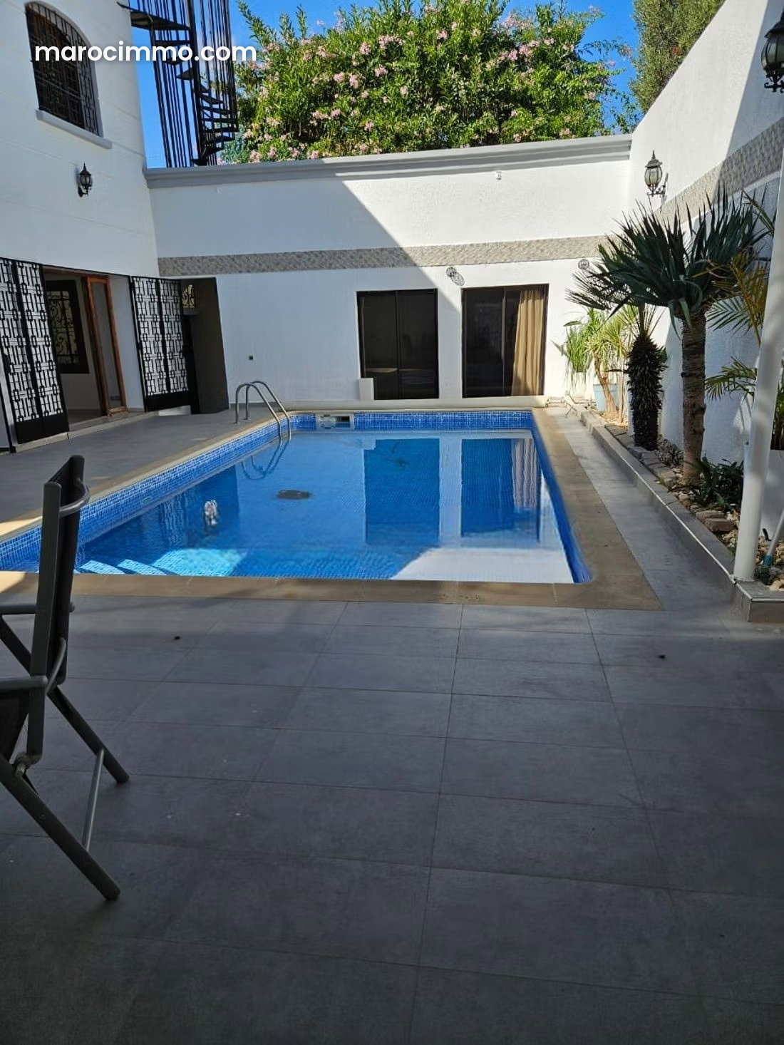 500 sqm villa with pool and garden for rent in Oasis, Casablanca — Casablanca