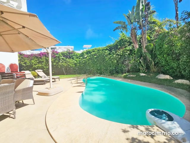 Très belle villa avec piscine à vendre dans une résidence sécurisée à Ain Diab, Casablanca — Casablanca