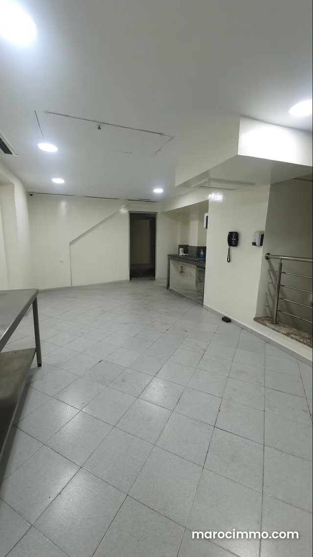 Commercial space for rent in Bourgogne Ouest — 3