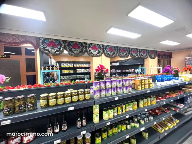 Magasin de 716m2 au quartier Belevedere — 2
