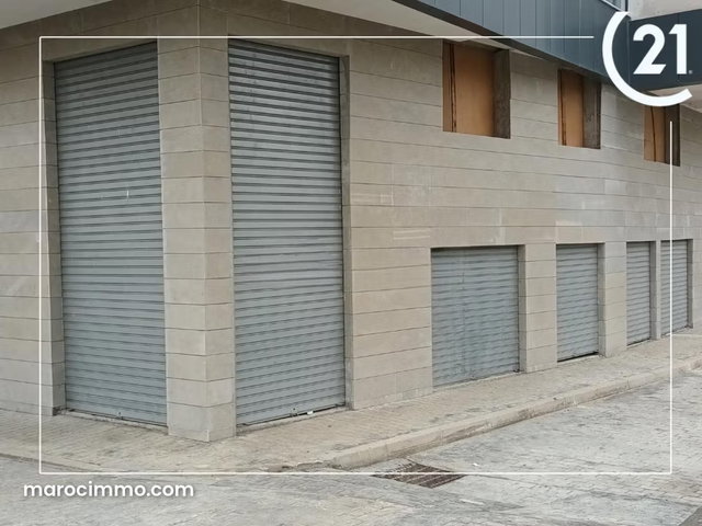 Local commercial a louer place mozart — 4