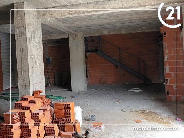 Local commercial a louer place mozart — 5