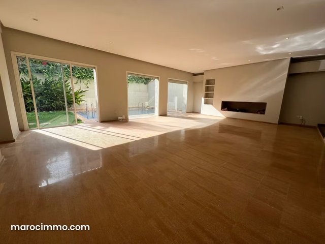 Magnifique villa à louer à Ain Diab. Surface totale 400 m². Double vitrage et chauffage central — 2