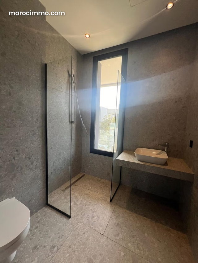 Luxury Villa for Rent in Ain Diab. 6 Comfortable Rooms. Concierge Service, Beautiful Pool — 5