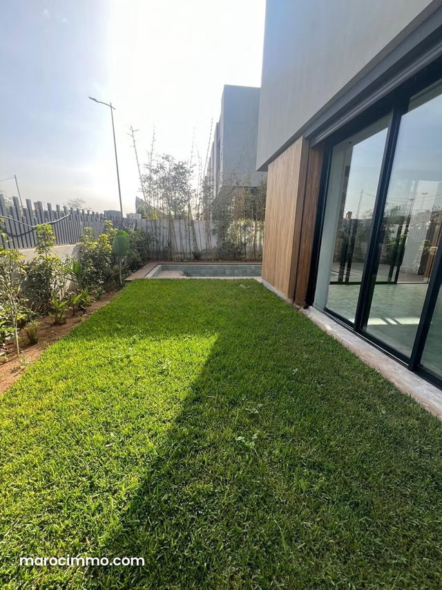 Luxury Villa for Rent in Ain Diab. 6 Comfortable Rooms. Concierge Service, Beautiful Pool — 2