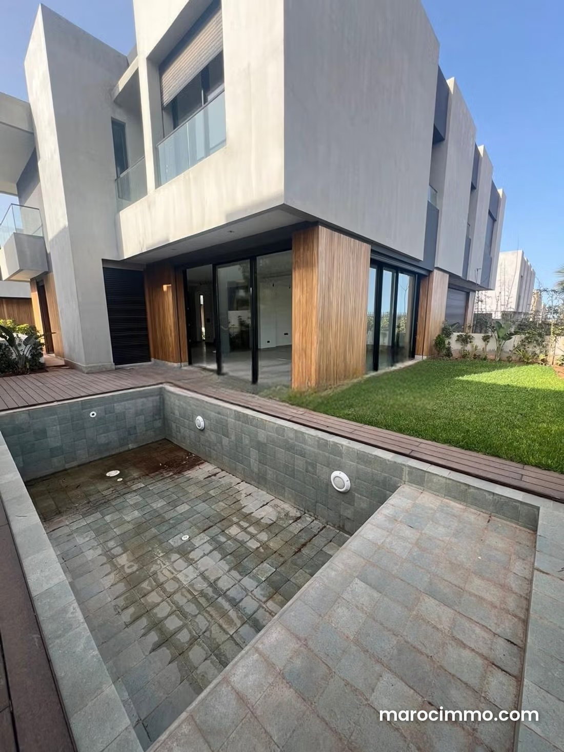 500 sqm sea-view villa with pool for rent in Aïn Diab, Casablanca — Casablanca