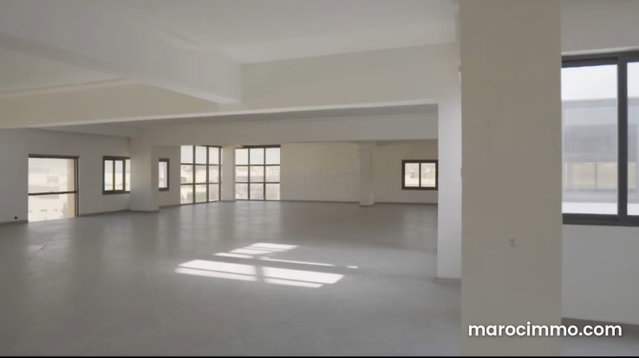 Bureau à Louer 652 m² — 2
