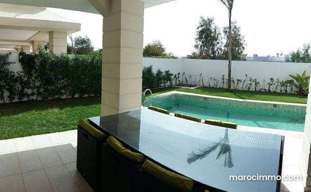 Location villa meuble de luxe à Ville Verte. 3 chambres agréables. Cheminée, piscine — Bouskoura