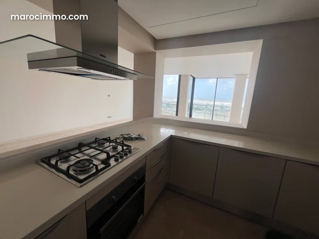 Appartement à louer à Ain Diab. 3 belles chambres. Vue sur mer et porte blindée — 5