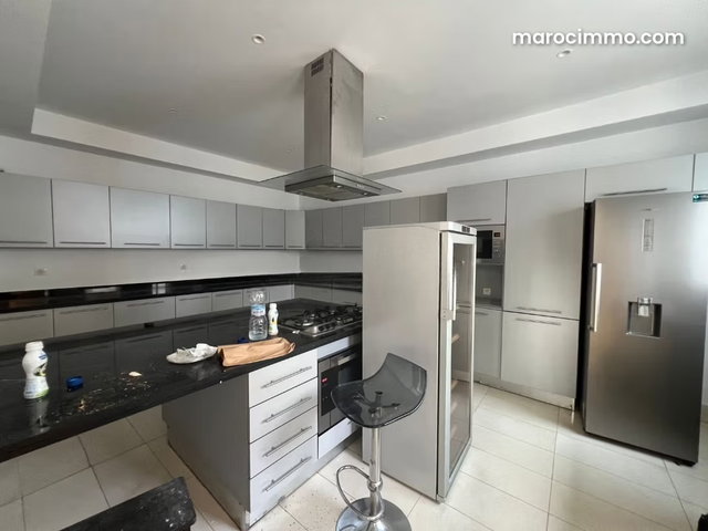Maison de luxe à louer à CIL Hay Salam. 5 pièces. Jardin et terrasse — 4