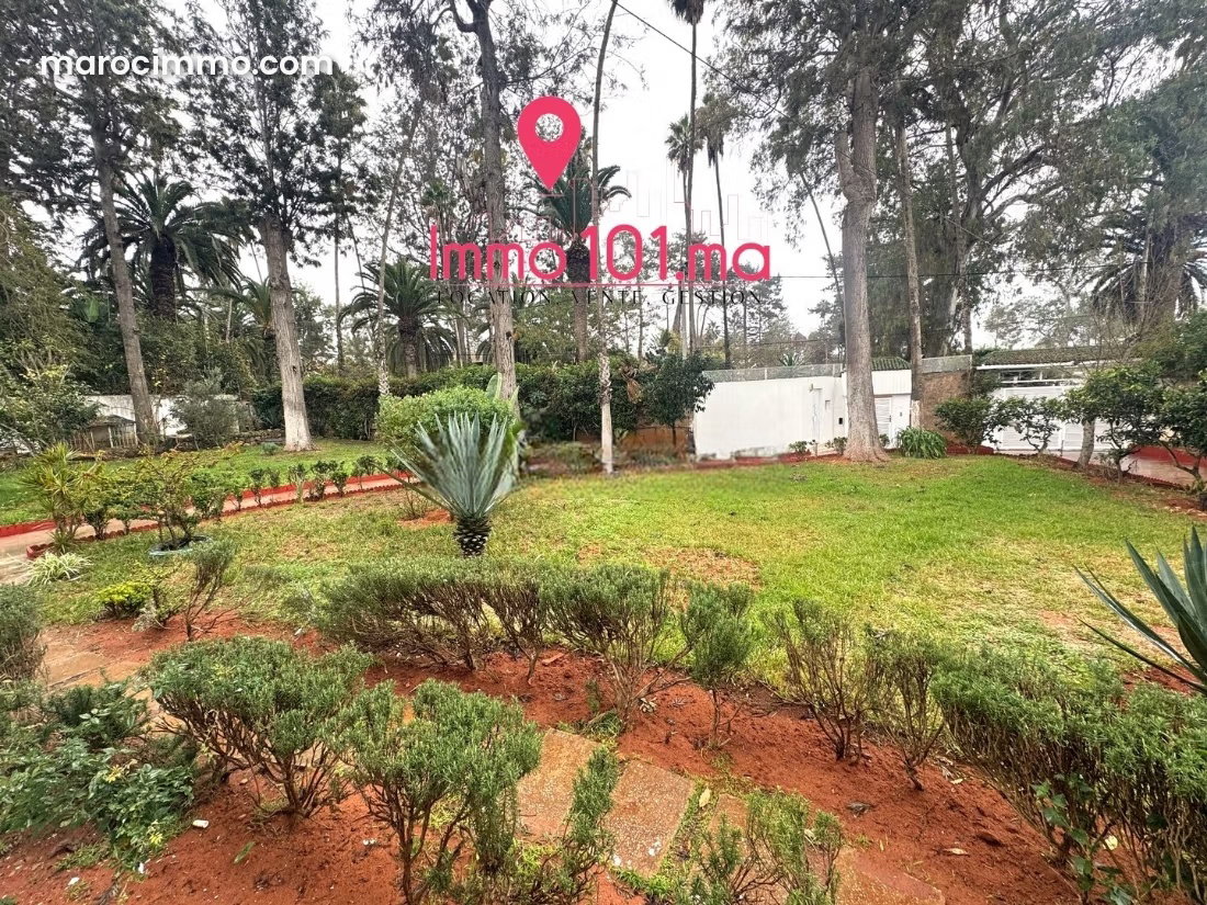 Villa avec grand jardin à louer à Souissi, Rabat — Rabat