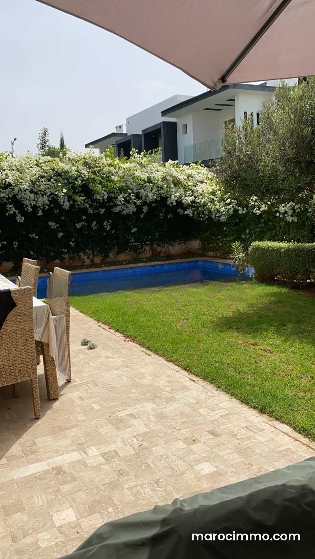 Villa haut standing à louer à Dar Bouazza avec piscine et jardin — Dar Bouazza