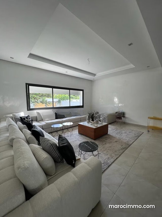 Villa de luxe à vendre à Ain Diab. Surface de 380 m². Porte blindée, salon marocain — 3