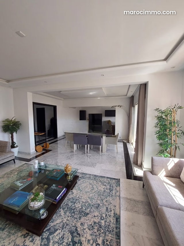 Appartement meublé t5 de 232 m² – 4 chambres — 4