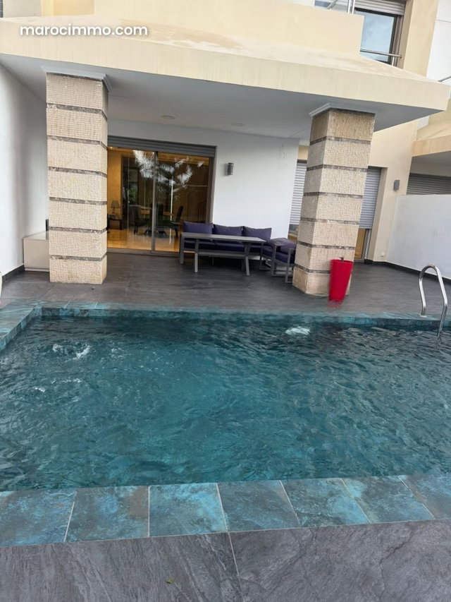 Maison de luxe à vendre à Ville Verte. 4 belles chambres. Piscine et air conditionné — 3