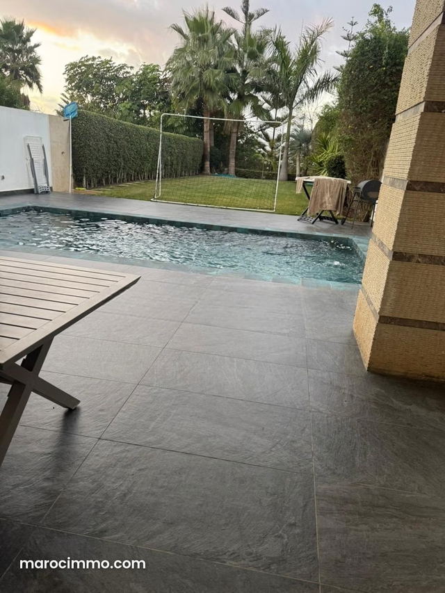 Maison de luxe à vendre à Ville Verte. 4 belles chambres. Piscine et air conditionné — بوسكورة