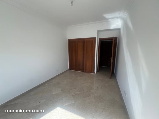 Grand appartement à la location sans vis à vis bien à la location racine — 5