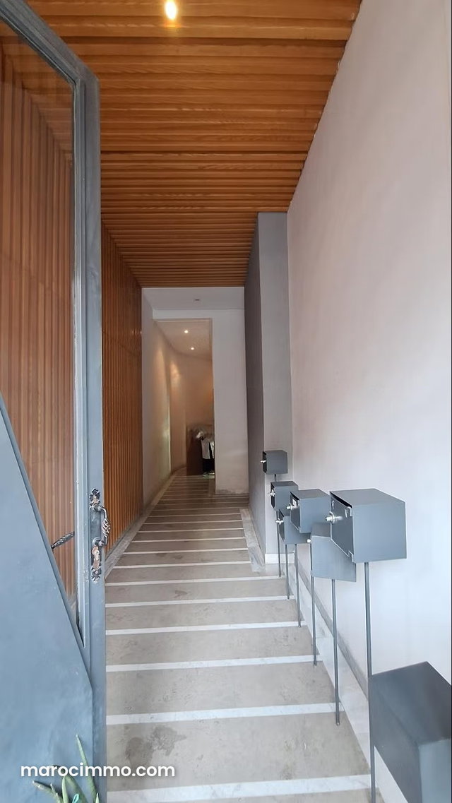 Local 90 m² Forate proche Sabem — 3