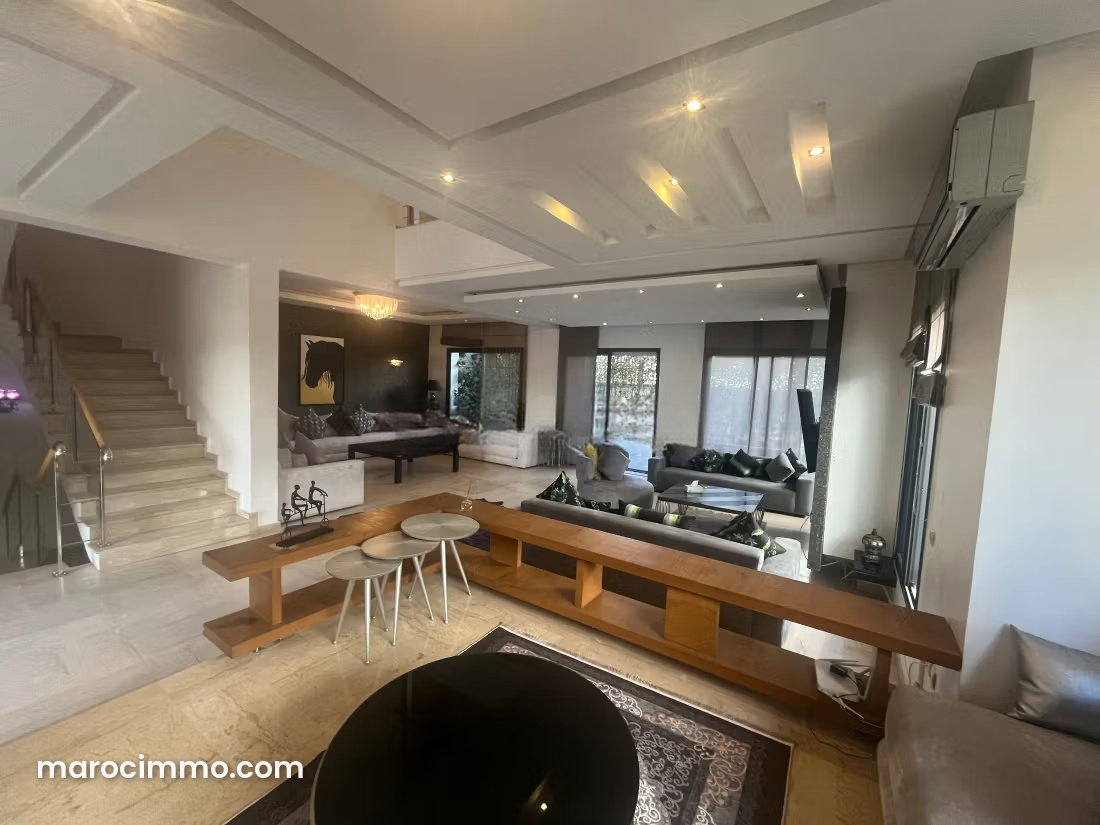 Villa meublée 540 m², piscine et jardin, Aïn Diab, Casablanca — Casablanca
