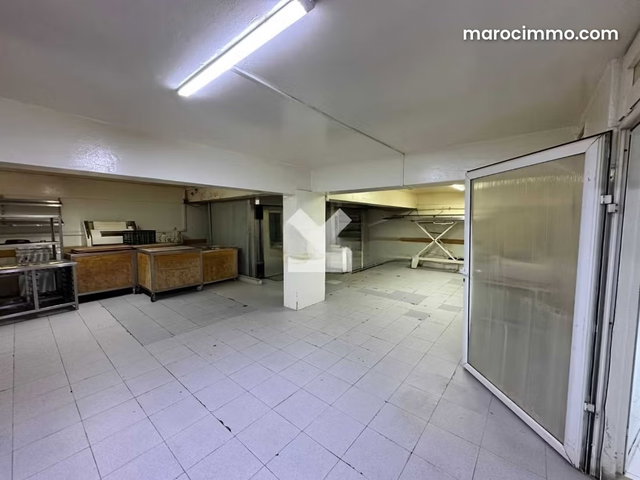 Local commercial à Vendre de 306.0 m² à Rabat, Souissi — 5