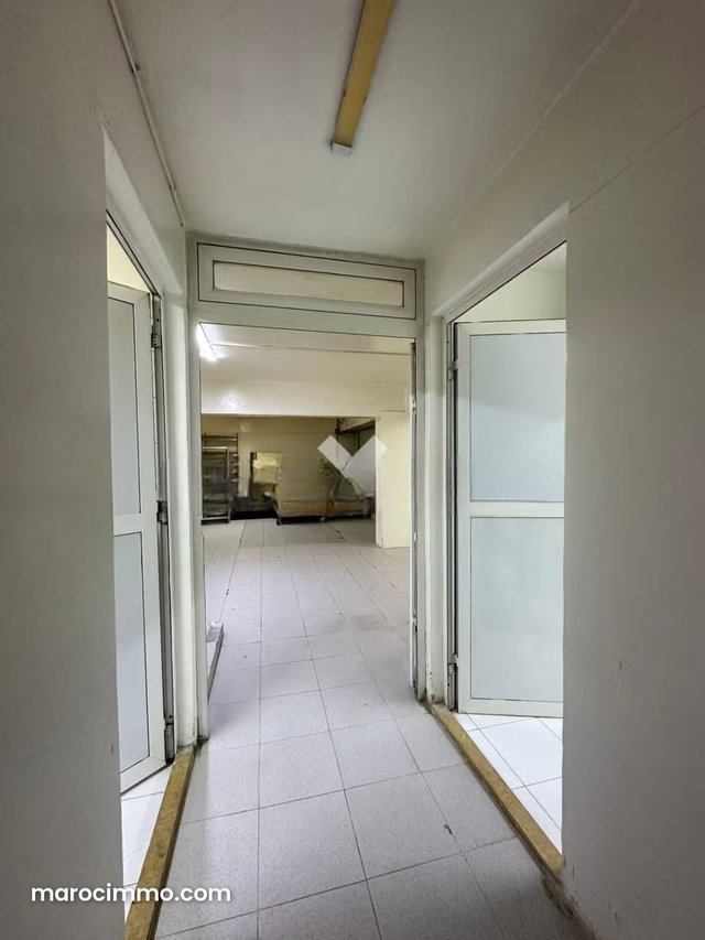 Local commercial à Vendre de 306.0 m² à Rabat, Souissi — 2
