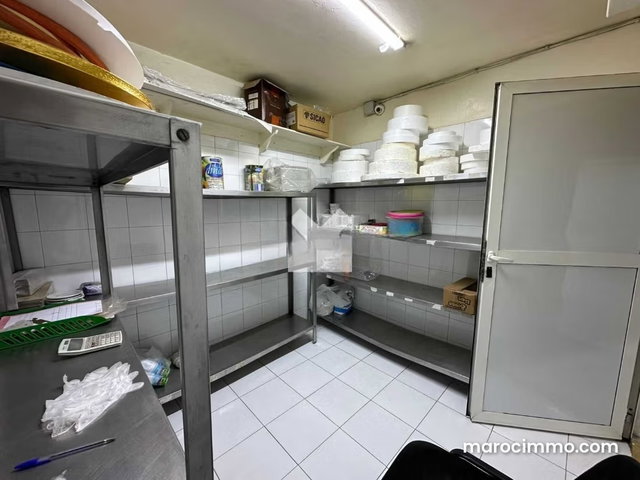 Local commercial à Vendre de 306.0 m² à Rabat, Souissi — 3