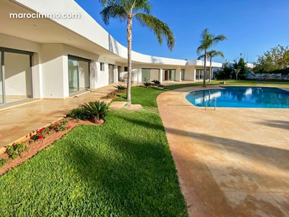 Villa 820 m² dans parc paysager de 3450 m², Souissi, Rabat — Rabat