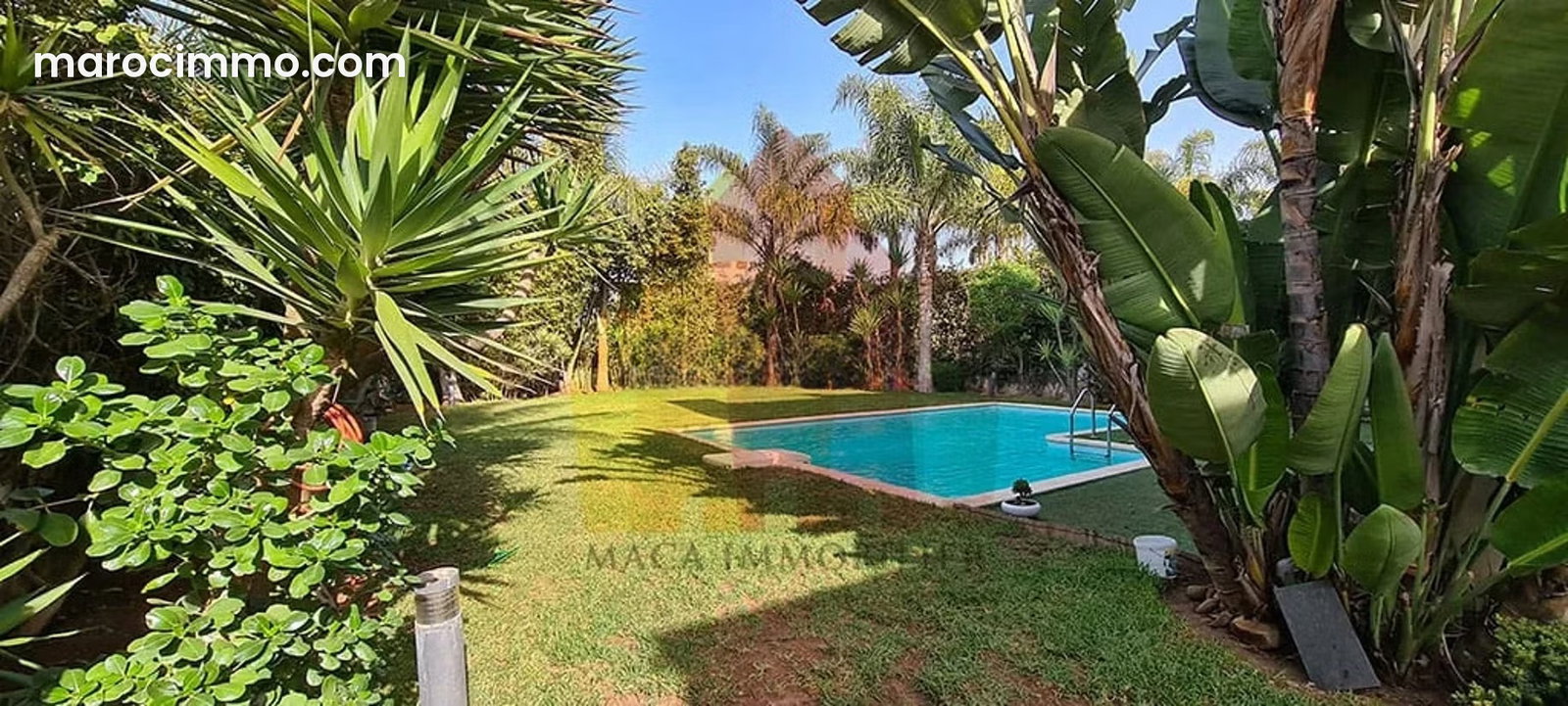 Villa plain, pied, parc de 3500 m², Souissi, Rabat — Rabat