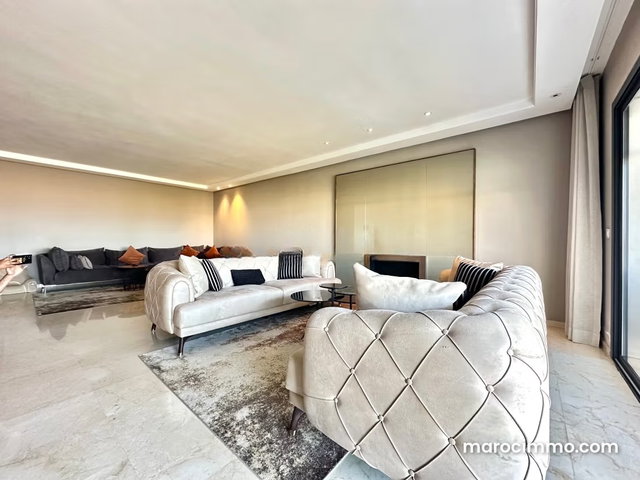 Luxury Top-Floor Apartment with Direct Sea View — 2