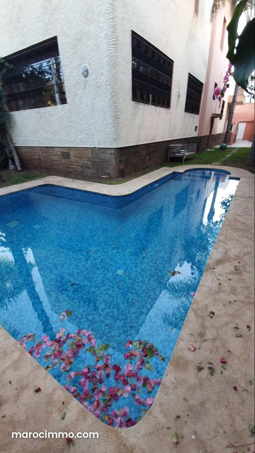 Villa 700 m² avec piscine et jardin à louer, C.I.L Casablanca — Casablanca