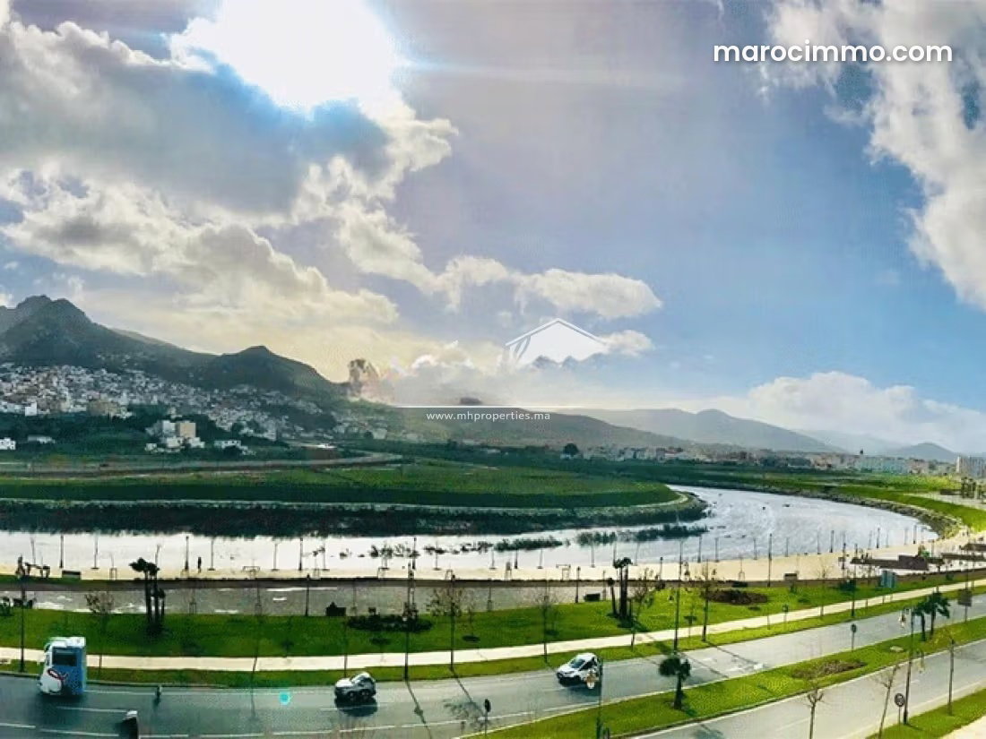 Local commercial 300 m², avenue principale, centre Tétouan — Tétouan