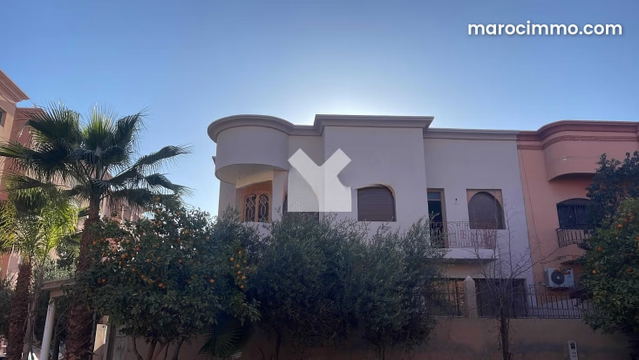 Villa à Vendre de 301.0 m² à Marrakech, Azzouzia — مراكش