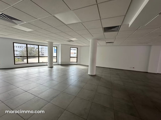 Bureaux en location à Les princesses. Surface totale 421 m². Ascenseur — 3