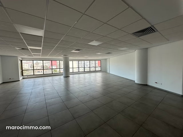 Bureaux en location à Les princesses. Surface totale 421 m². Ascenseur — 4