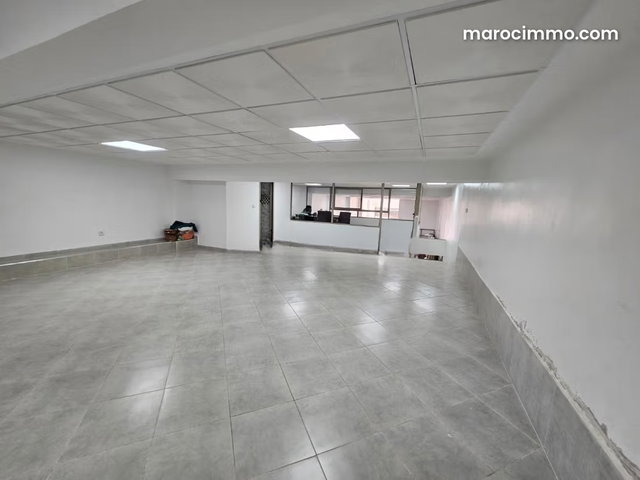 Magasin de 280m à vendre à ain sebaa — 2