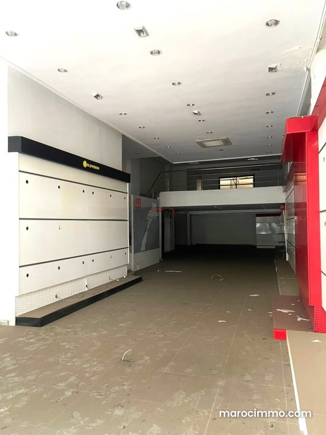 Vente Local à quartier des hôpitaux — 3