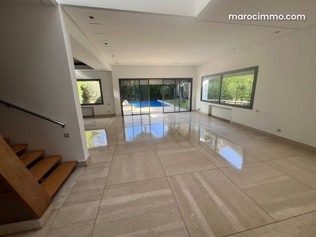 Luxury villa for rent in Ain Diab. 5 spacious rooms. Beautiful terrace and garden — 5