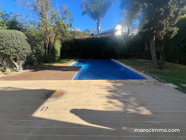 Luxury villa for rent in Ain Diab. 5 spacious rooms. Beautiful terrace and garden — 2