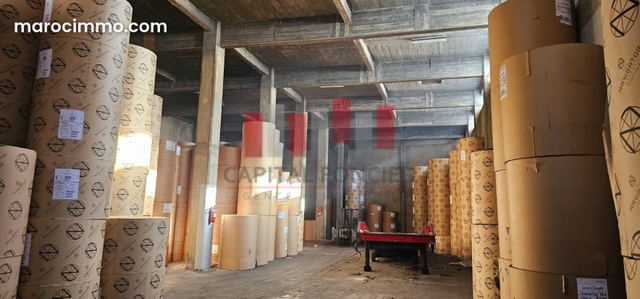 Hangar industriel de 880 m de surface coté bld chefchaouni ain sebaa a la location — الدار البيضاء
