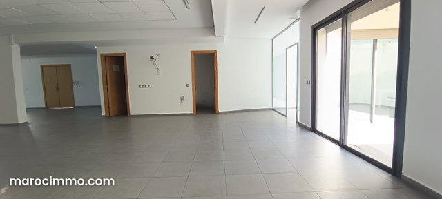 Bureau d'exception avec terrasse – Emplacement premium à Val Fleury — 4