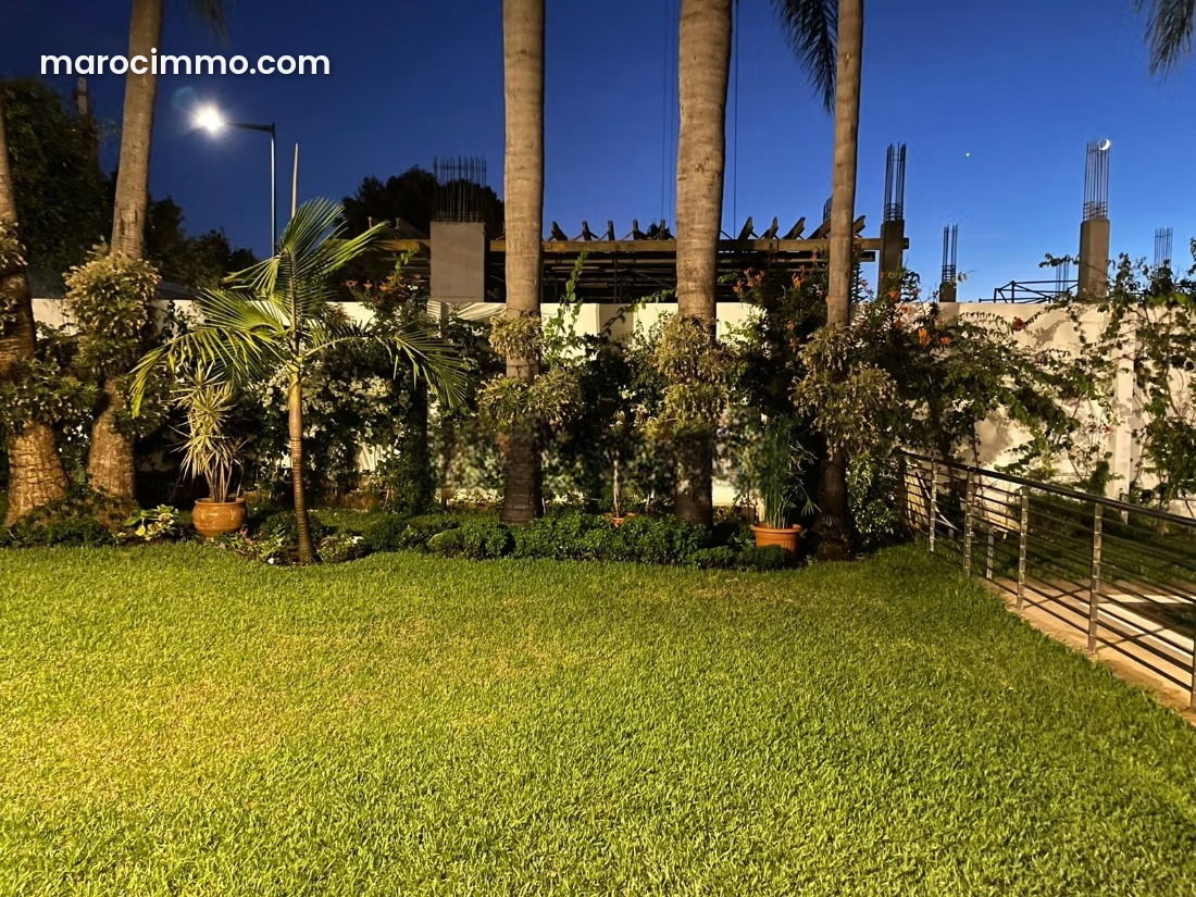 Villa récente à Hay Riad, Rabat, quartier Riyad prisé — Rabat